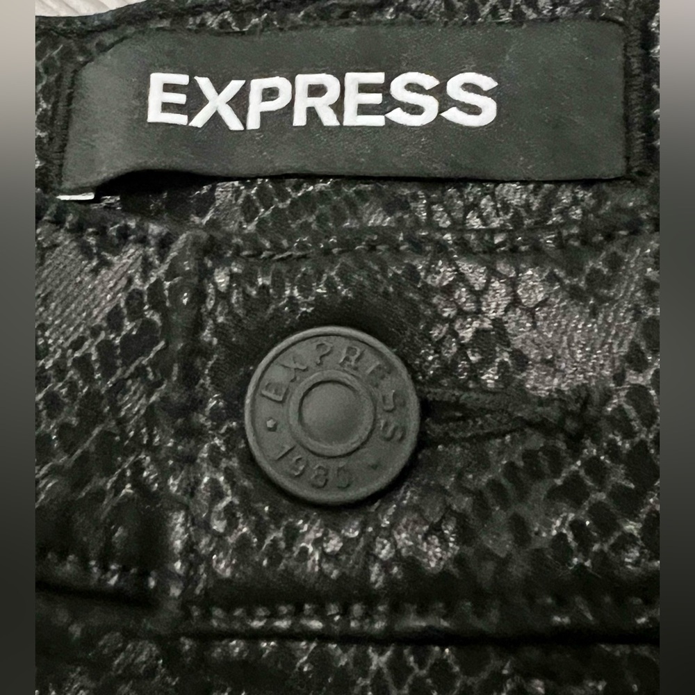 EXPRESS Women’s Black Ankle Legging Pants. Size 6S. EUC. - Picture 4 of 10